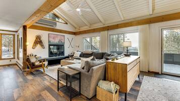 House (5 Bedrooms) | Interior