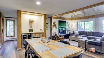 House (5 Bedrooms) | Interior