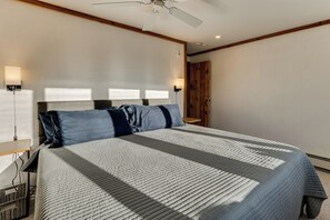 House (5 Bedrooms) | Interior - Resort-style Community! Quechee Chalet w/ Deck (Quechee)