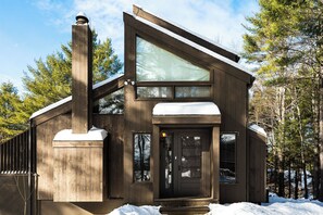 House (5 Bedrooms) | Interior - Resort-style Community! Quechee Chalet w/ Deck (Quechee)