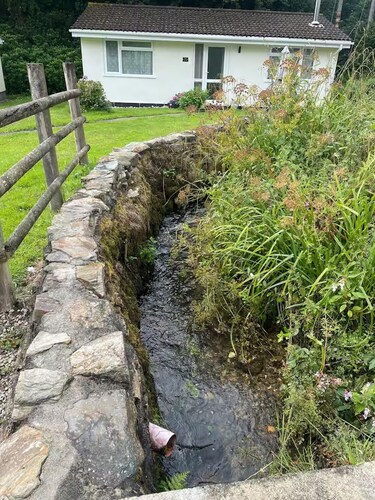 2 Bed Cottage - Sleeps 5 - Pets - Parking - Garden