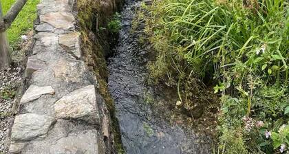 2 Bed Cottage - Sleeps 5 - Pets - Parking - Garden