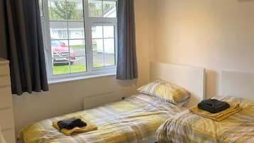2 bedrooms, iron/ironing board, free WiFi, bed sheets