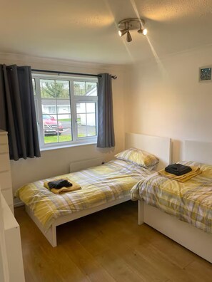 2 bedrooms, iron/ironing board, free WiFi, bed sheets - 2 Bed Cottage - Sleeps 5 - Pets - Parking - Garden (Liskeard)