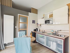 Kaffetrakter/tekoker, kjøleskap, mikrobølgeovn og vannkoker