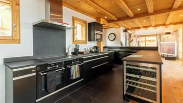 Mikroaaltouuni, uuni, liesi, astianpesukone