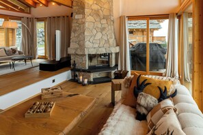 TV, fireplace - Luxury Ski in Ski out  Chalet Sonas Veysonnaz. Switzerland (Veysonnaz)