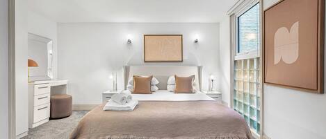 Fer et planche Ă repasser, lit parapluie, Wi-Fi, draps fournis