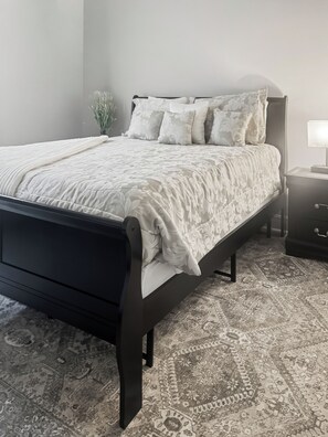 3 habitaciones, escritorio, tabla de planchar con plancha y wifi gratis 