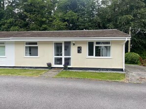 Exterior - 2 Bed Cottage - Sleeps 4 - Pets - Parking - Wifi (Liskeard)
