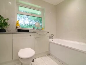 Shower, hair dryer - 2 Bed Cottage - Sleeps 4 - Pets - Parking - Wifi (Liskeard)