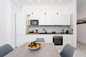Fridge, microwave, dishwasher - Elegant renovated apartment with private terrace (Piano di Sorrento)