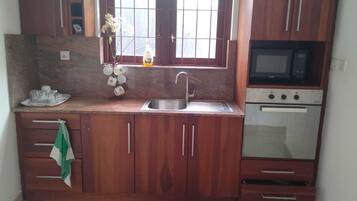 Micro-ondes, four, plaque de cuisson