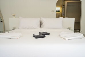 Unclassified image, 2 of 33, button - Luxure Villa Rooms 1 – Pool & Shared Kitchen (Sala Dan)