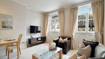 Basic Apartment | Living area