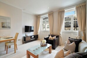 Basic Apartment | Living area - Hertford Flat 13 (London)