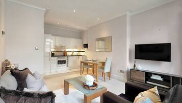 Basic Apartment | Living area