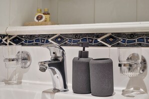 Basic Apartment | Miscellaneous - Hertford Flat 13 (London)