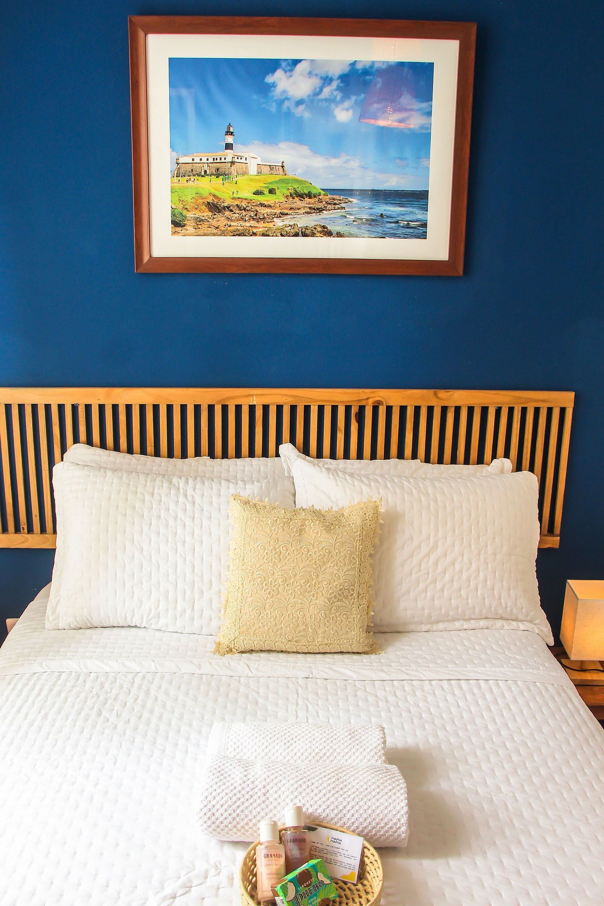 Minibar, tabla de planchar con plancha, wifi gratis y ropa de cama 