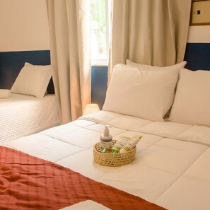 Suite | Minibar, tabla de planchar con plancha, wifi gratis y ropa de cama