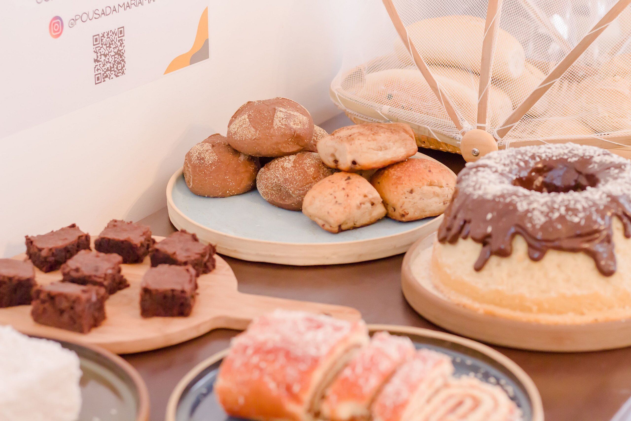 Café da manhã com buffet grátis todos os dias