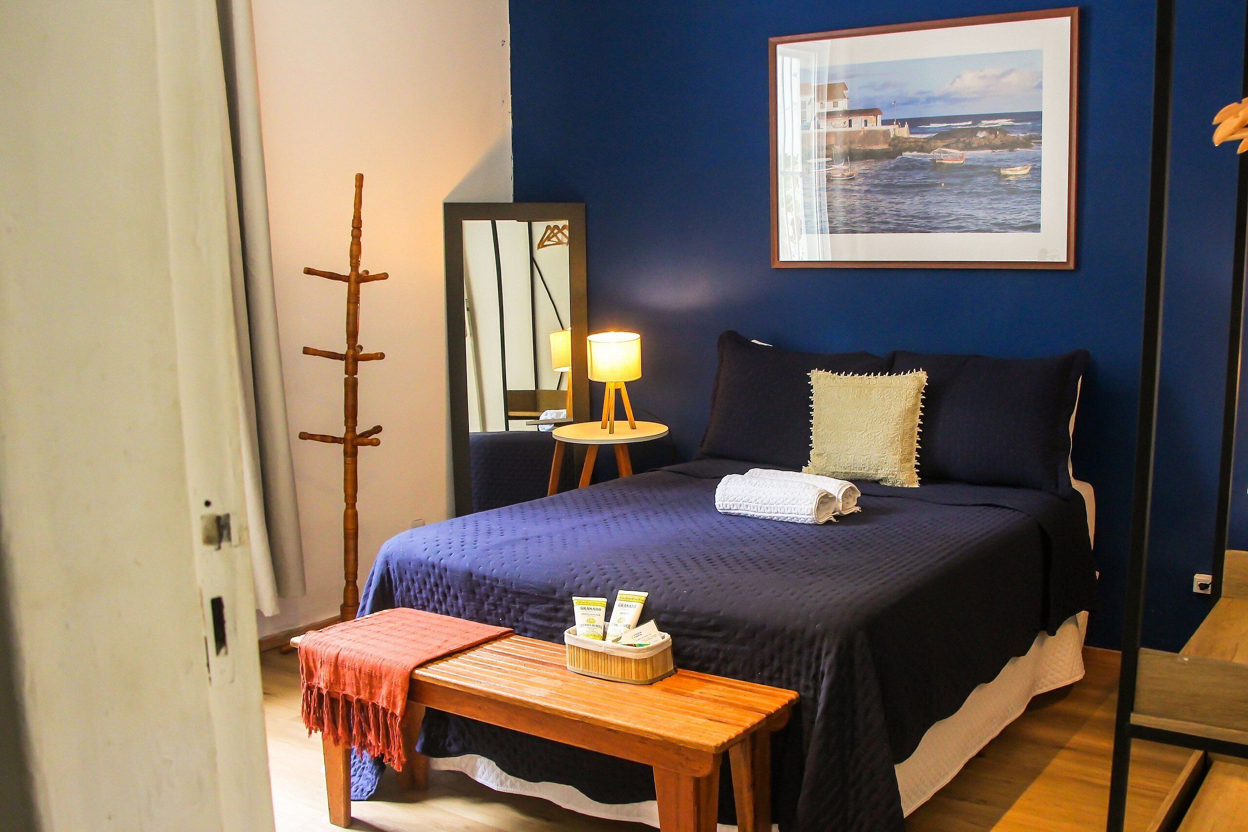 Minibar, tabla de planchar con plancha, wifi gratis y ropa de cama 