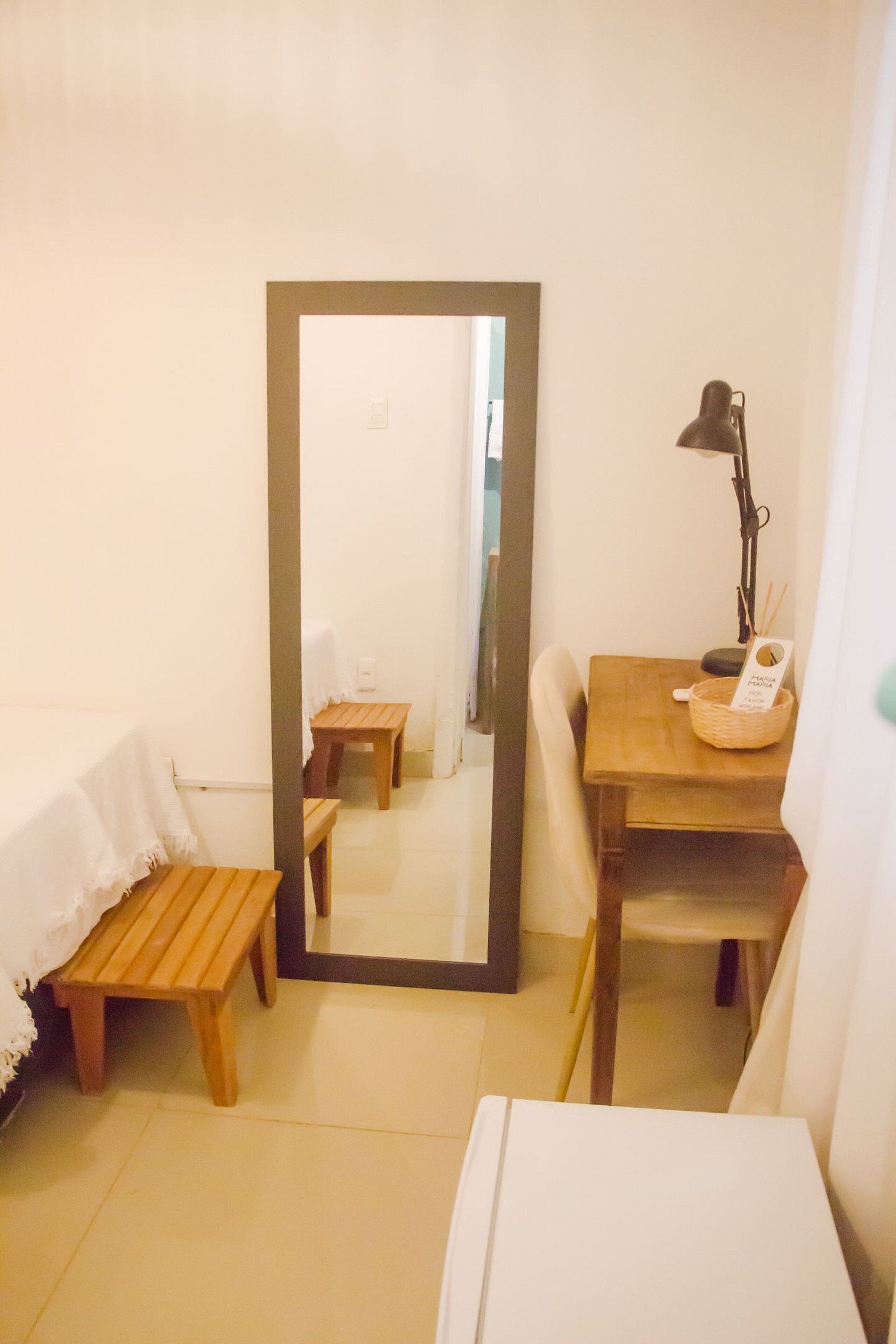 Minibar, tabla de planchar con plancha, wifi gratis y ropa de cama 