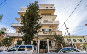 House - Saranda Bay Retreat - 1BR Apartment (Sarandë)