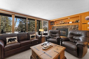 Smart TV, fireplace - Cozy Mountain Getaway - Pool, Hot Tub & Shuttle Access (Keystone)