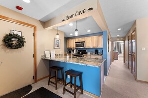 Fridge, microwave, oven, stovetop - Cozy Mountain Getaway - Pool, Hot Tub & Shuttle Access (Keystone)