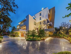 Unclassified image, 4 of 9, button - Woodrose Banquets and Hotel  (Belagavi)