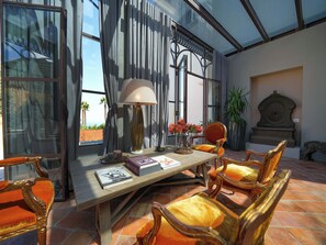Interior - Villa Kalisa- Hillside Heritage Villa just steps from Sorrento Centre (Sorrento)