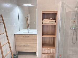 Hair dryer, towels, soap, toilet paper - Duplex studio with mezzanine, large terrace with piste view, VALBERG resort center (Péone)