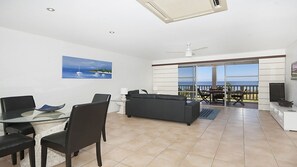 Smart TV - Quarterdeck 23 - Stunning Ocean Views (Lennox Head)