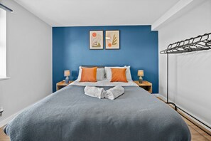 Unclassified image, 4 of 12, button - Modern 3BR - City Centre - Spacious Living (Cardiff)