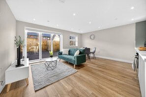 Unclassified image, 2 of 36, button - Cosy 2BR - Fast Wi-Fi - Work Space - Free Parking (Cardiff)