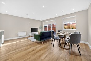 Unclassified image, 4 of 36, button - Cosy 2BR - Fast Wi-Fi - Work Space - Free Parking (Cardiff)