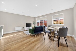 Unclassified image, 3 of 36, button - Cosy 2BR - Fast Wi-Fi - Work Space - Free Parking (Cardiff)