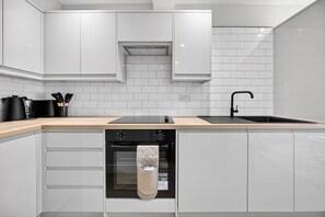 Private kitchen - 2BR - Free Parking - Work Space - Fast Wi-Fi (Cardiff)