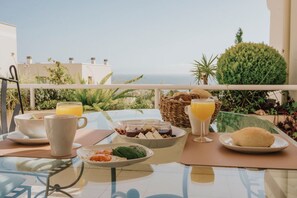 Unclassified image, 5 of 109, button - Villa Antoine | Seaside Vacation (Buarcos)