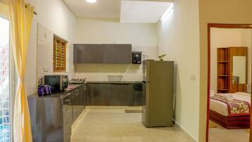 Biệt thự tiện nghi đơn giản | Bếp riêng