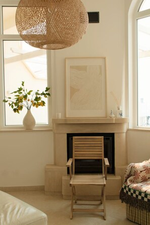 TV, fireplace - Casa Isa Bela | Beachfront Villa (Buarcos)