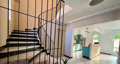 BETWEEN SEA AND MOUNTAINS. 5 MN WALK TO AMENITIES