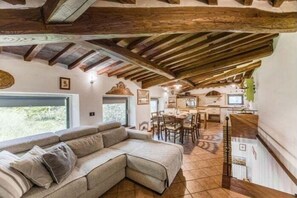 TV - Former convent with private pool in Tuscany (Camaiore)