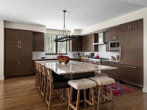 House, 6 Bedrooms | Private kitchen | Coffee/tea maker - 7 Rolling Ridge 6 Bedroom Home (Big Sky)