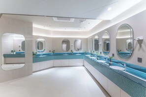 Shared bathroom - SilMiCore Hostel (Shanghai)