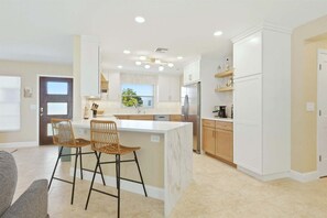 Maison, 4 chambres | Cuisine privée | Réfrigérateur, four, cafetière/bouilloire, grille-pain