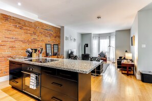 Interior - Spacious Loft w/ Victorian Charm & Balcony! (Toronto)