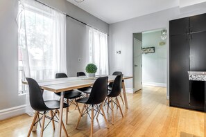 Dining - Spacious Loft w/ Victorian Charm & Balcony! (Toronto)