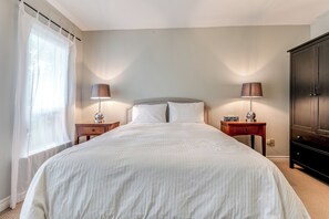 3 chambres, fer et planche à repasser, Wi-Fi, draps fournis
